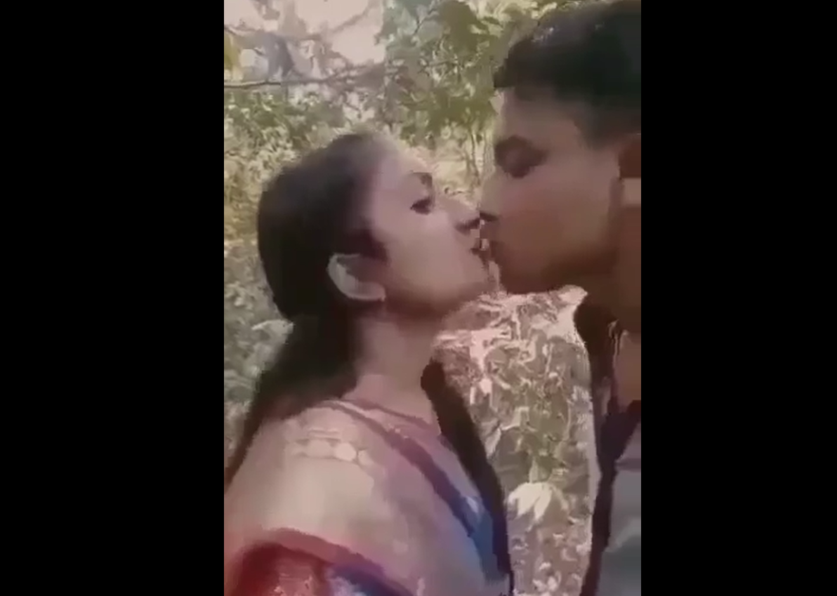 Latest Indian mms porn college boy fucking his sexy teacher in outdoor public park