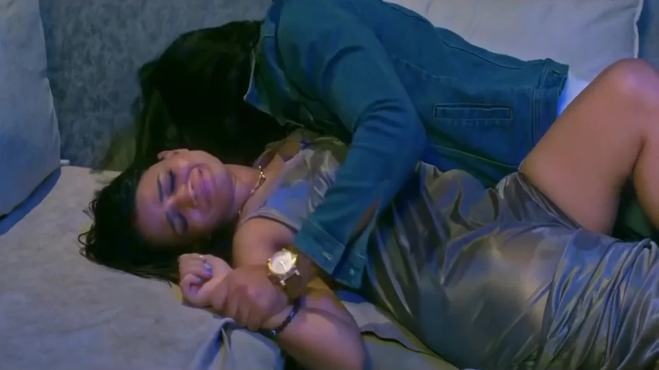 Gharwala Baharwala 2024 Hindi Waah Porn Web Series Ep 06